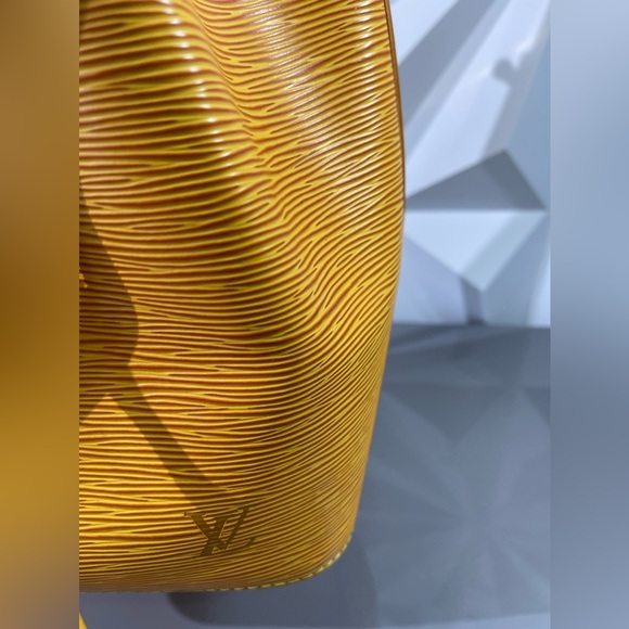 Louis Vuitton Yellow Epi Noe Bucket Drawstring Bag - Picture 4 of 16
